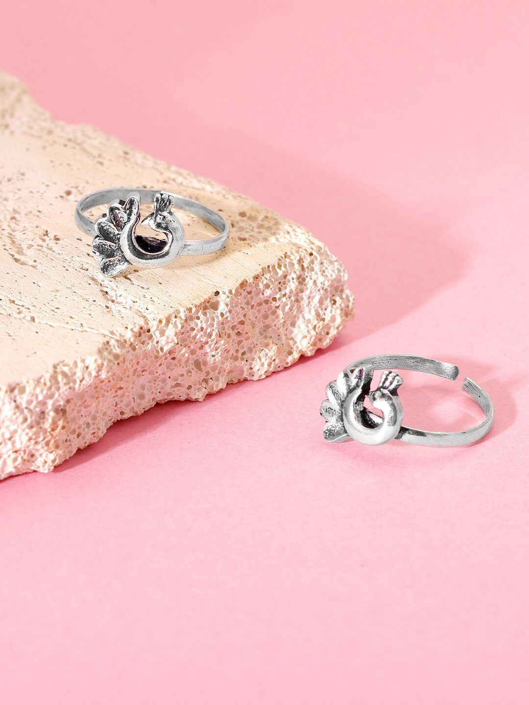 

GIVA 92.5 Sterling Silver Oxidised Peacock Toe Rings