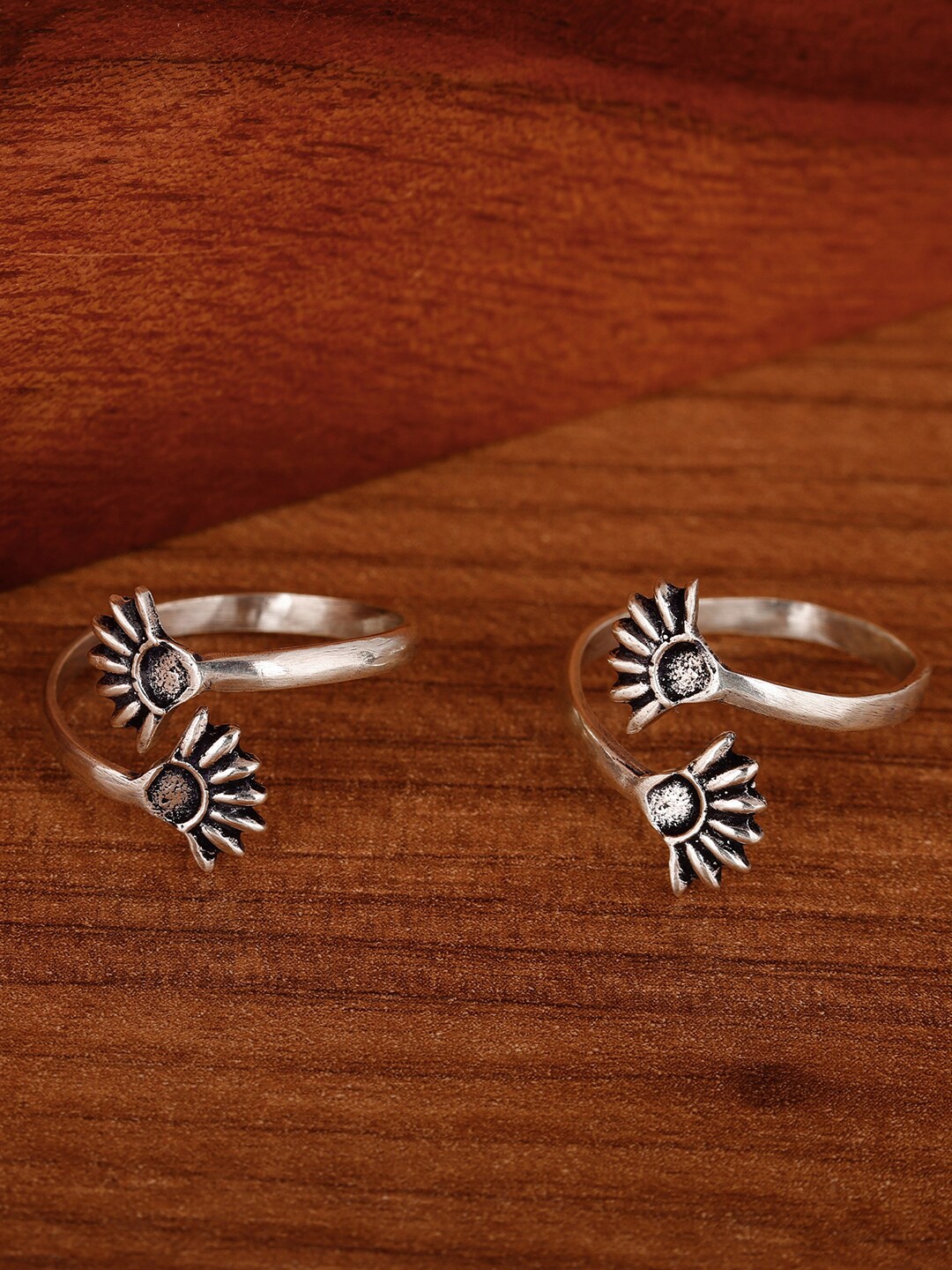 

GIVA 925 Sterling Silver-Toned Oxidized Floral Bud Design Toe Rings