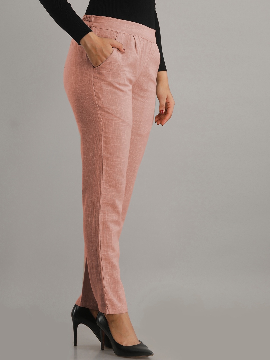 

Saart Bunaai Women Pink Solid Cotton Regular Trousers