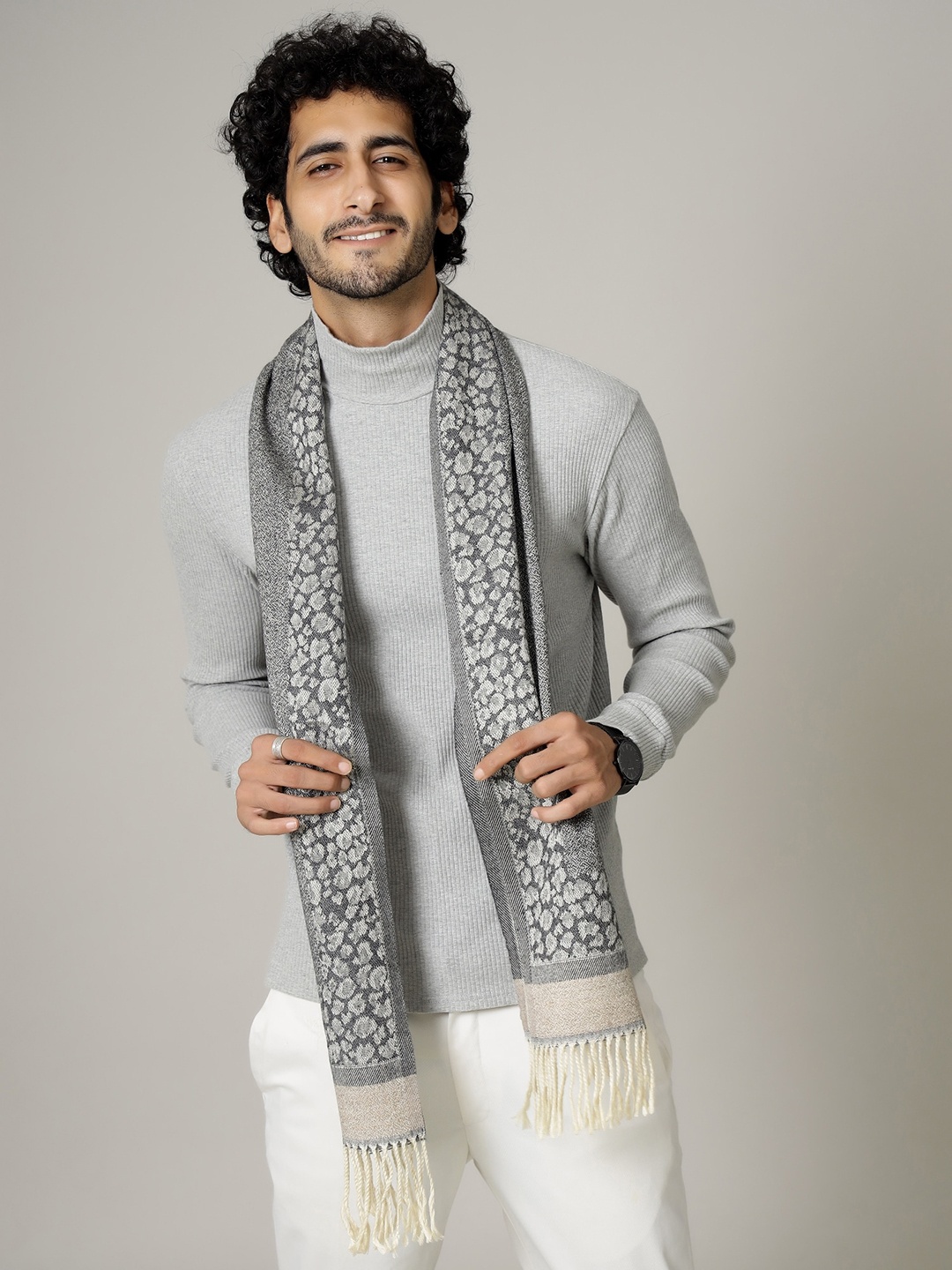 

HANDICRAFT PALACE Men Grey Leopard Design Wool Muffler