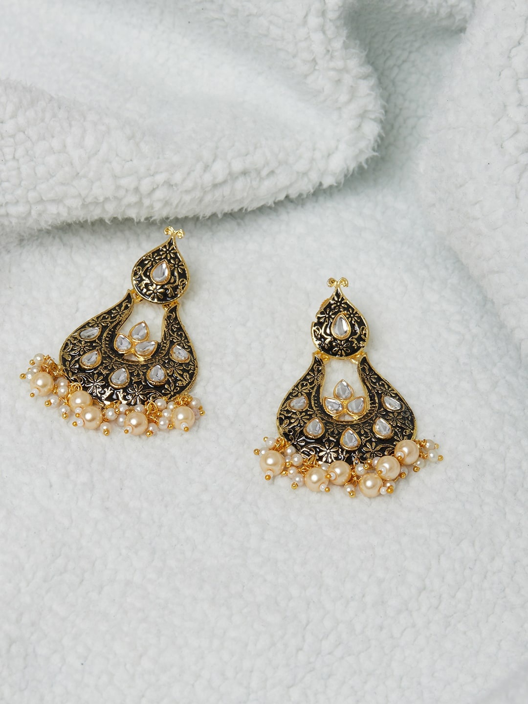 

ZeroKaata Black Contemporary Drop Earrings