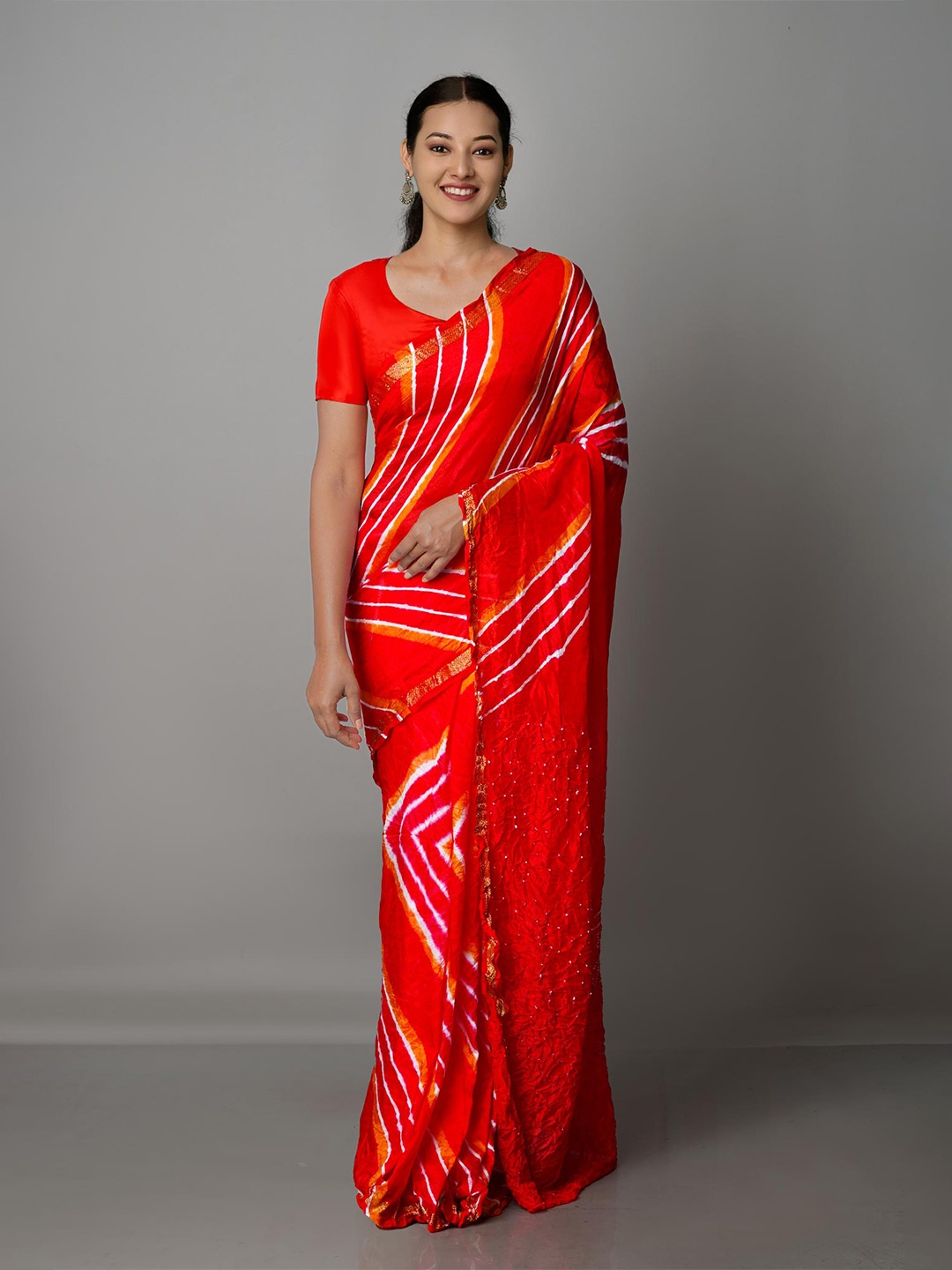 

Unnati Silks Red & White Tie and Dye Silk Blend Bandhani Saree