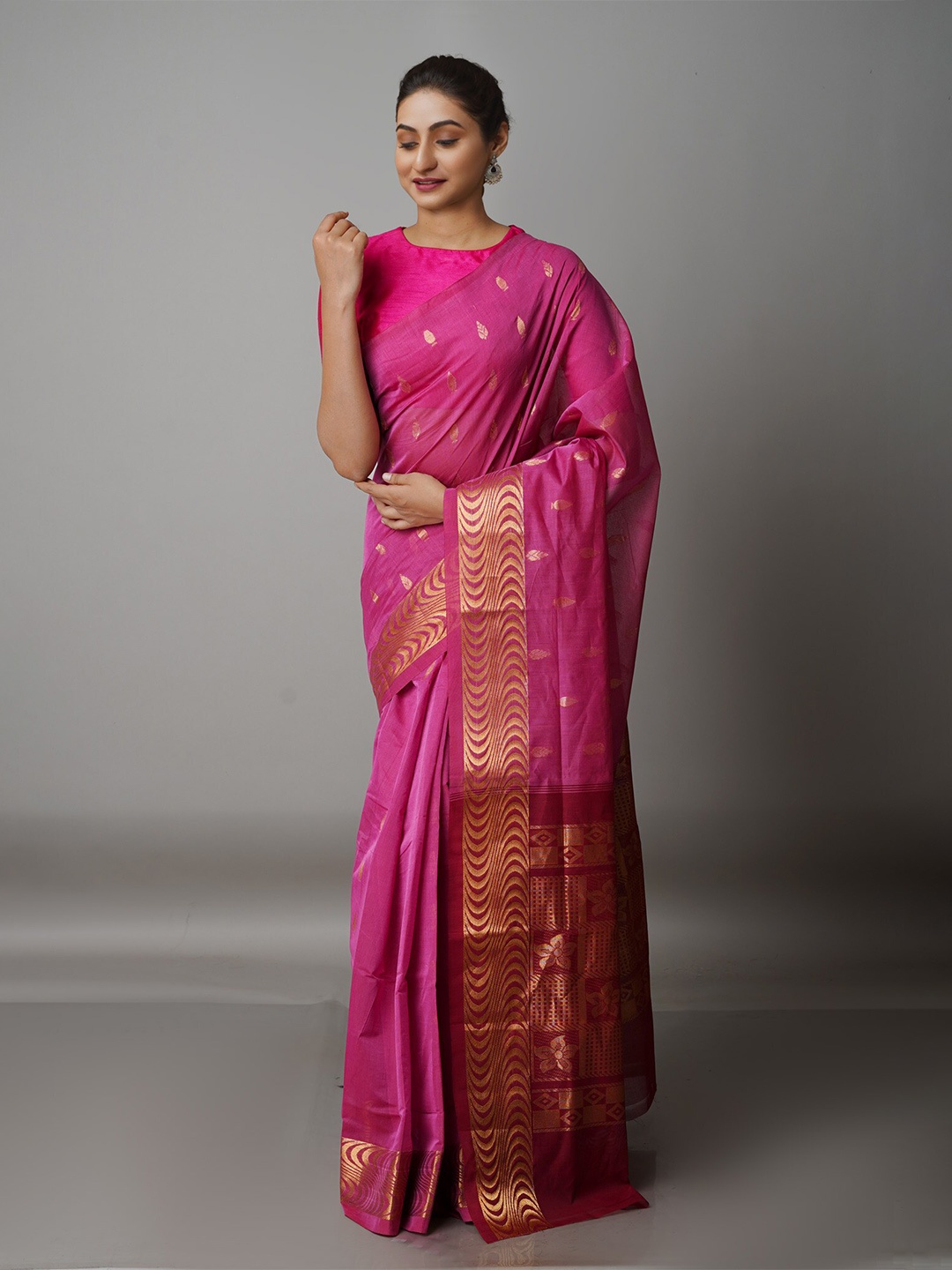 

Unnati Silks Pink & Gold-Toned Woven Design Zari Pure Cotton Gadwal Saree