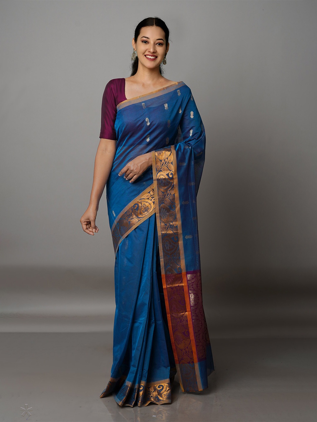 

Unnati Silks Blue & Gold-Toned Woven Design Zari Pure Cotton Handloom Gadwal Saree