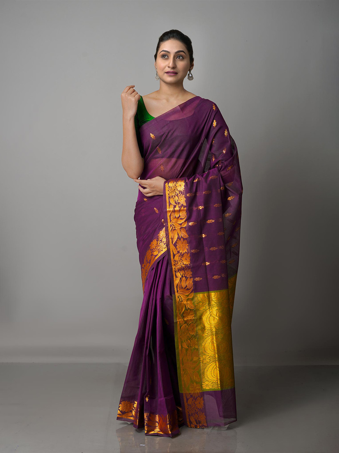 

Unnati Silks Purple & Gold-Toned Woven Design Zari Pure Cotton Handloom Gadwal Saree