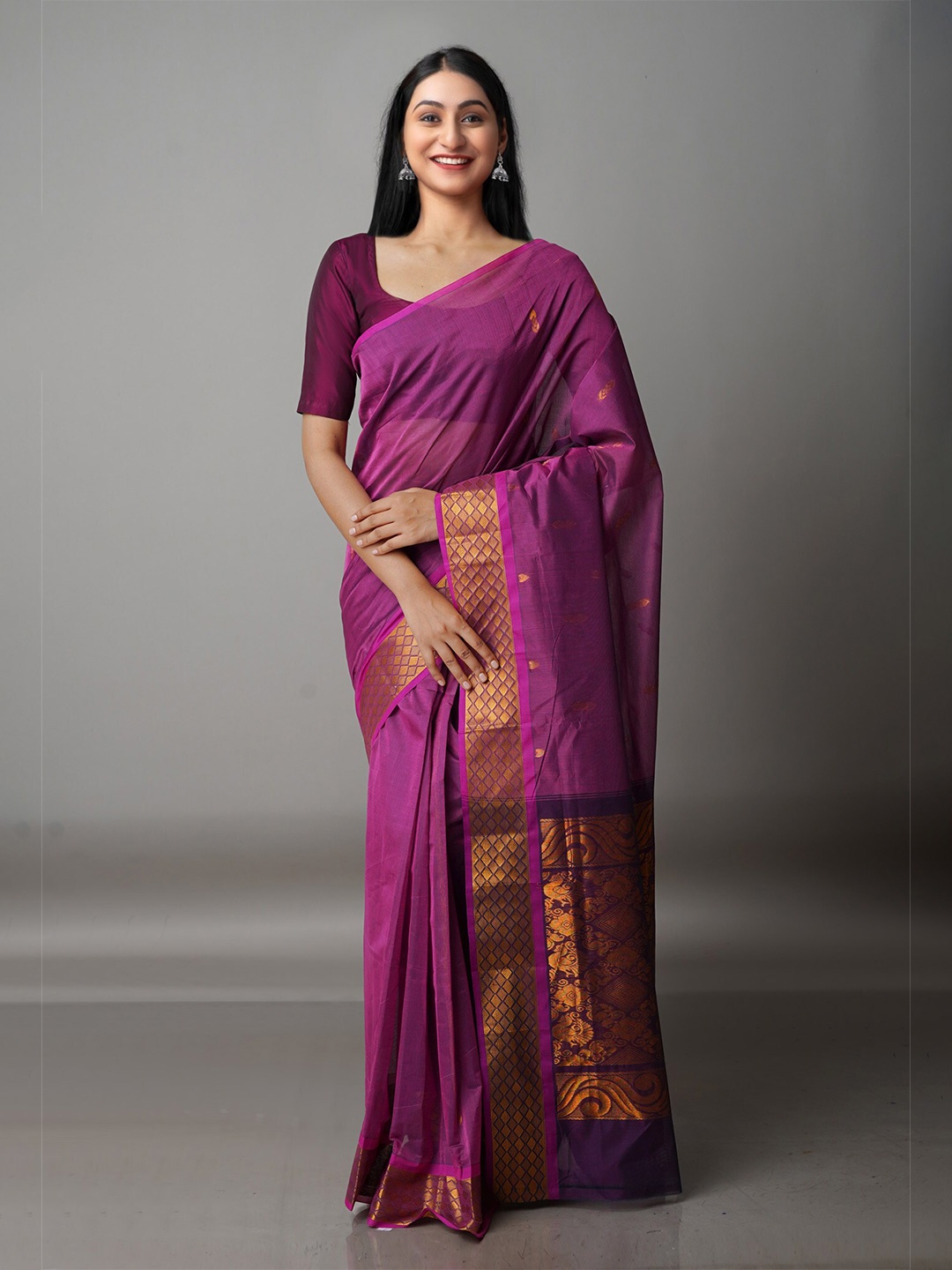 

Unnati Silks Pink & Gold-Toned Woven Design Zari Pure Cotton Handloom Gadwal Saree