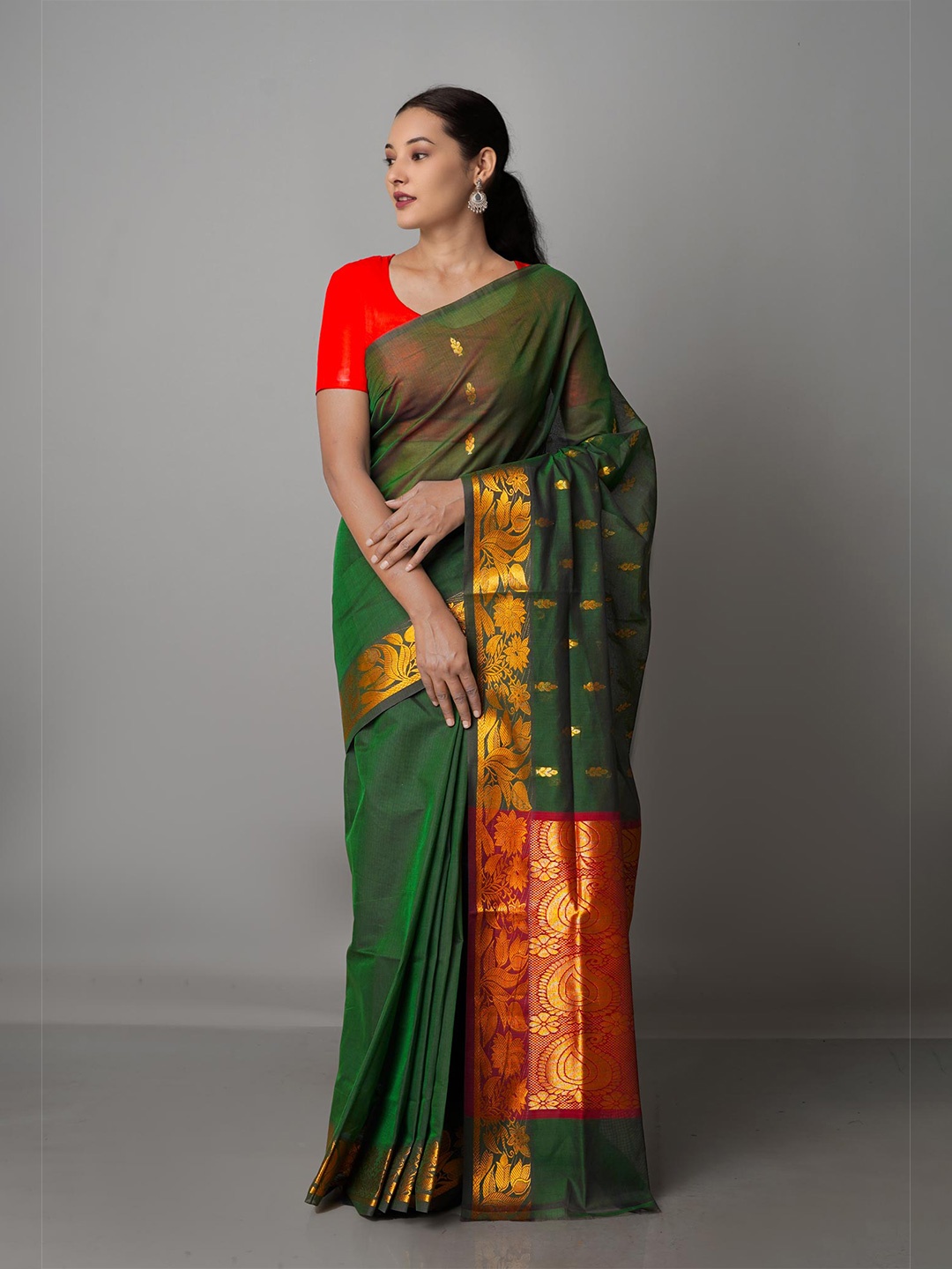 

Unnati Silks Green & Red Woven Design Zari Pure Cotton Handloom Gadwal Saree