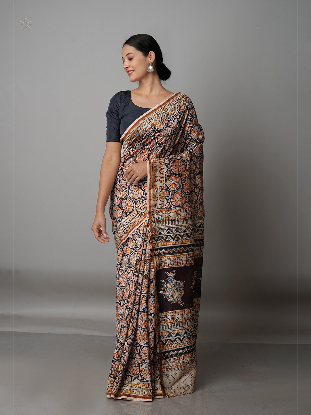 

Unnati Silks White & Black Kalamkari Zari Silk Cotton Chanderi Saree