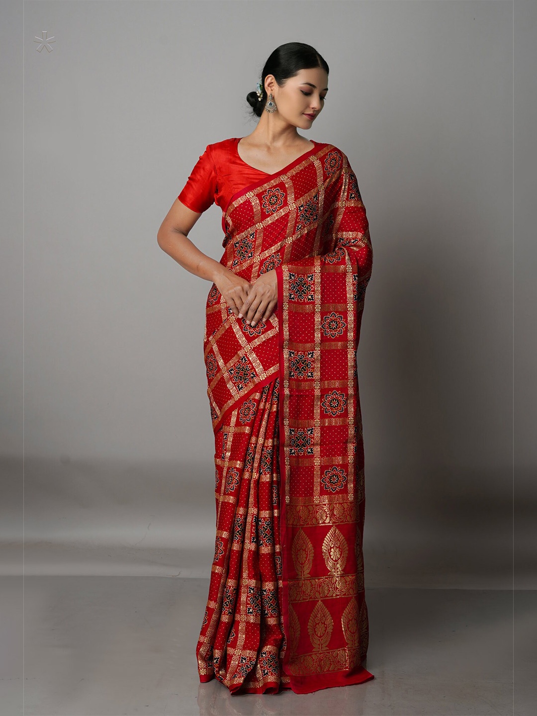 

Unnati Silks Red & Gold-Toned Ethnic Motifs Silk Blend Banarasi Saree