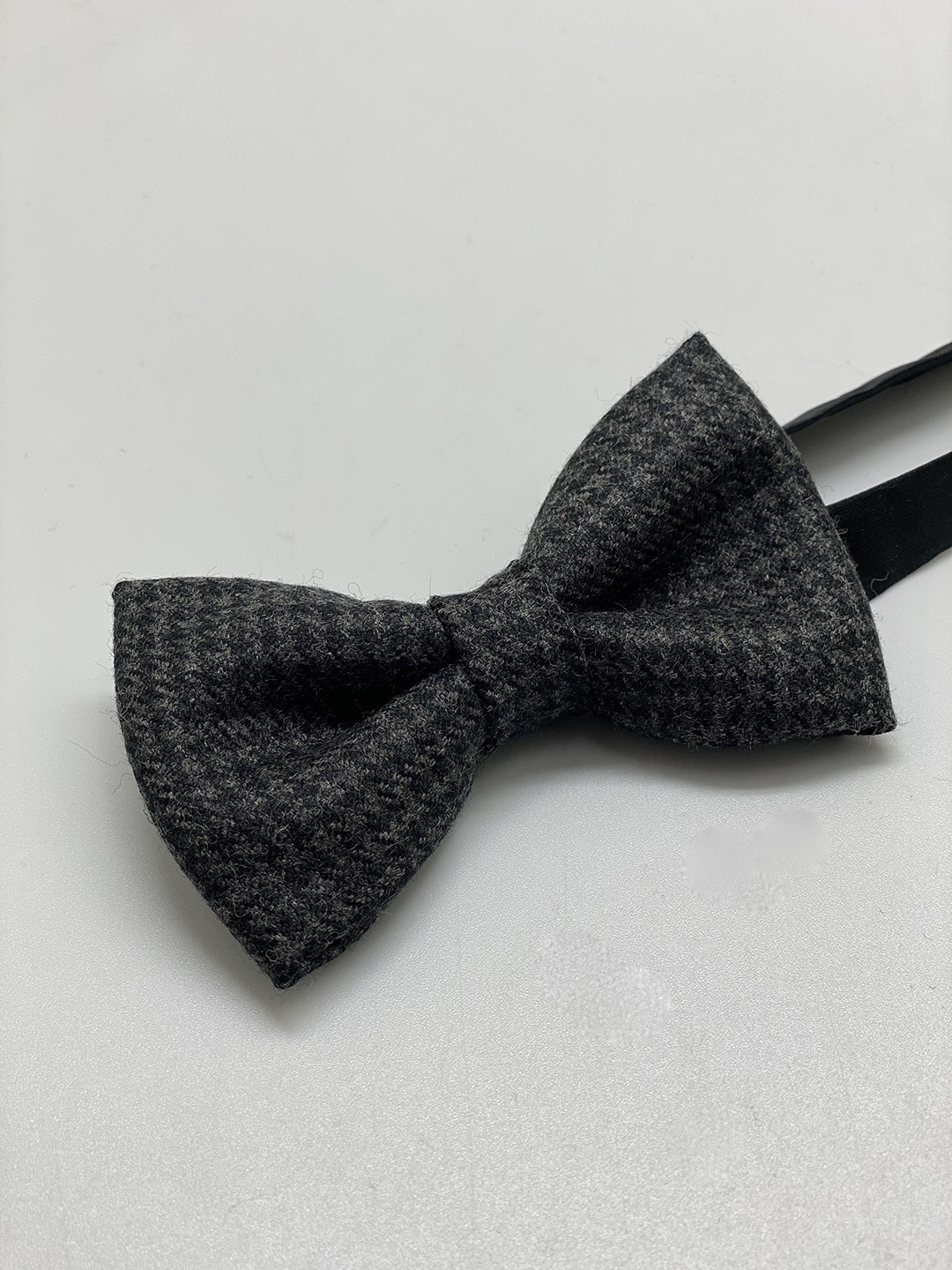 

The Tie Hub Men Grey & Black Checked Bow Tie