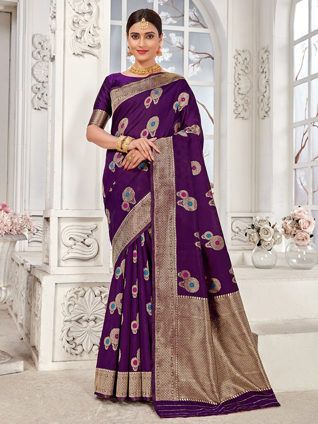 

MONJOLIKA FASHION Purple & Gold-Toned Floral Zari Silk Blend Banarasi Saree