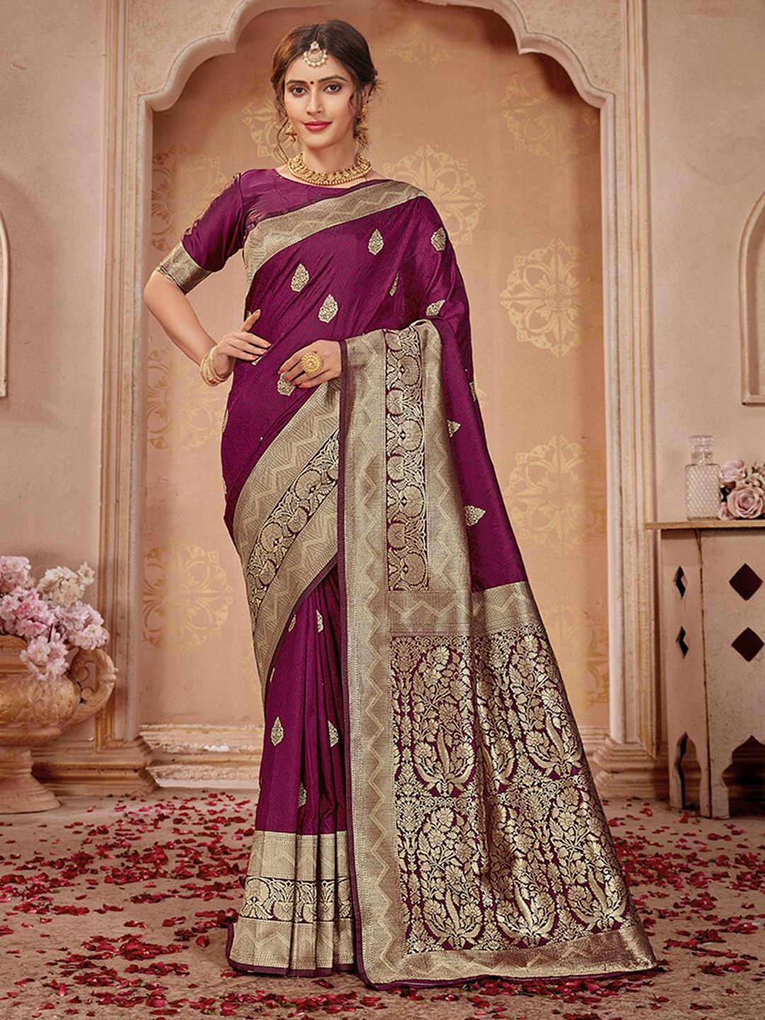 

MONJOLIKA FASHION Burgundy & Gold-Toned Ethnic Motifs Zari Silk Blend Banarasi Saree