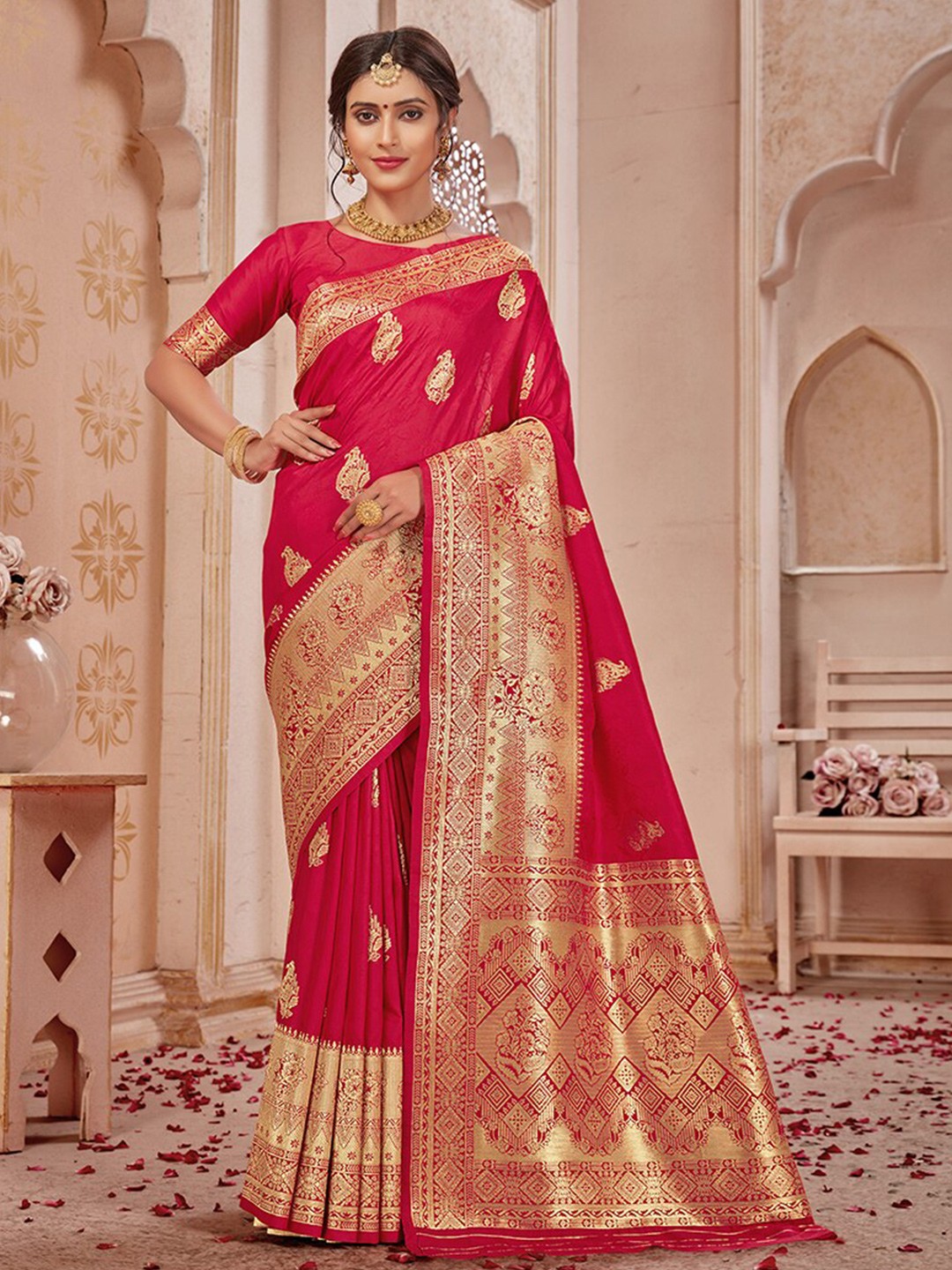 

MONJOLIKA FASHION Red & Gold-Toned Ethnic Motifs Zari Silk Blend Banarasi Saree