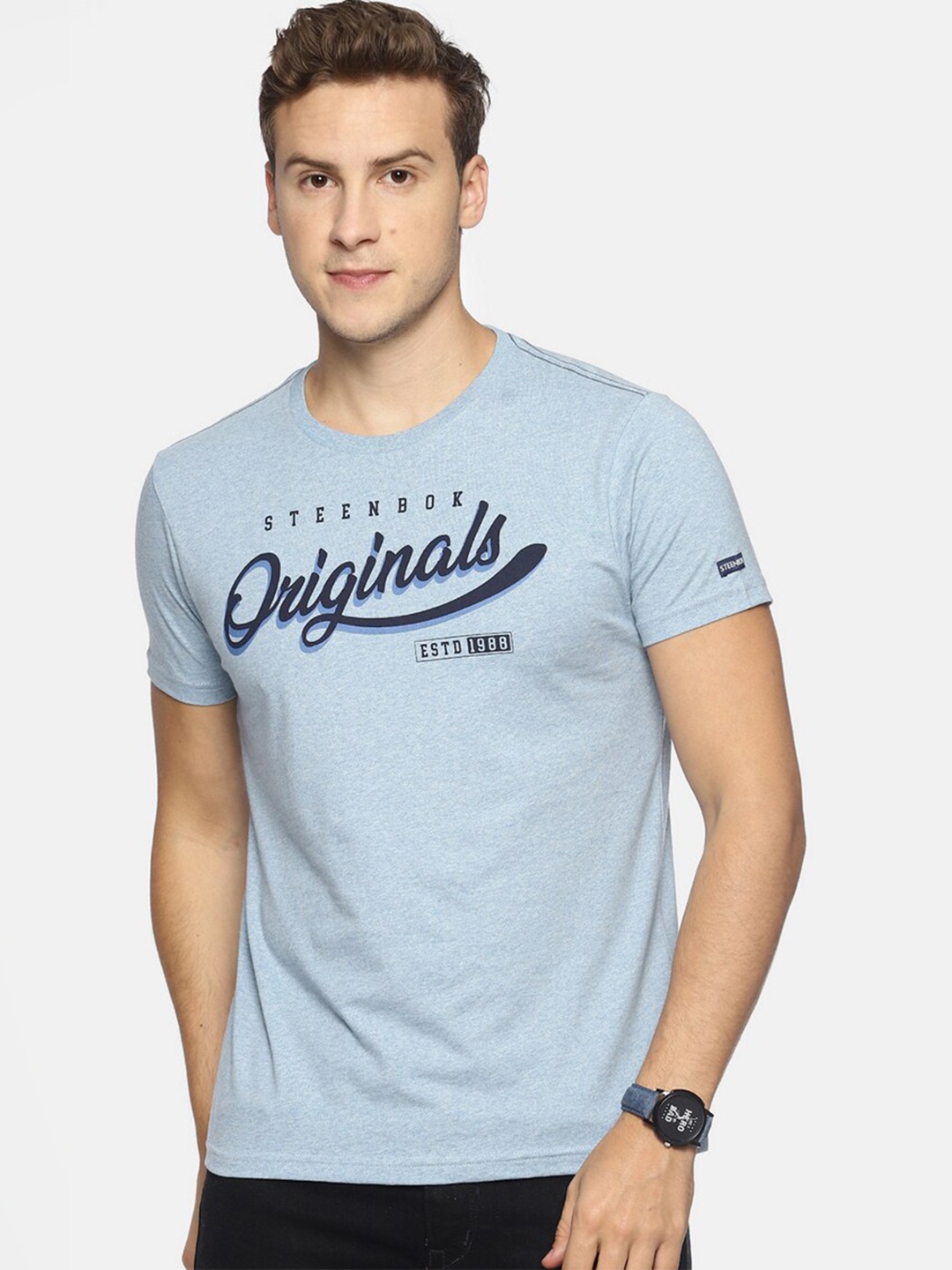 

Steenbok Men Blue Typography Printed Applique Slim Fit T-shirt