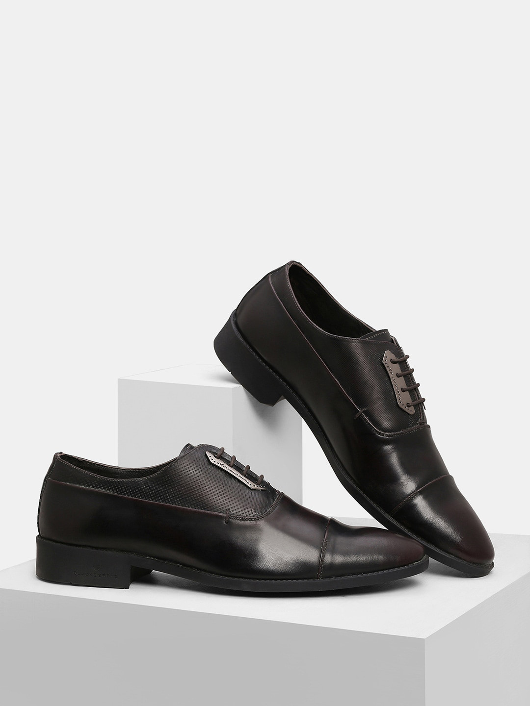 

Blackberrys Men Burgundy Textured Leather Formal Oxfords