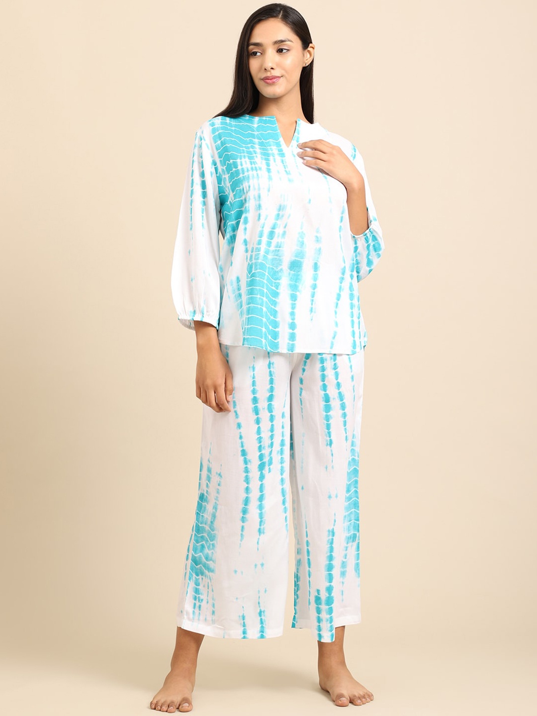 

ETC Women White & Blue Printed Night suit