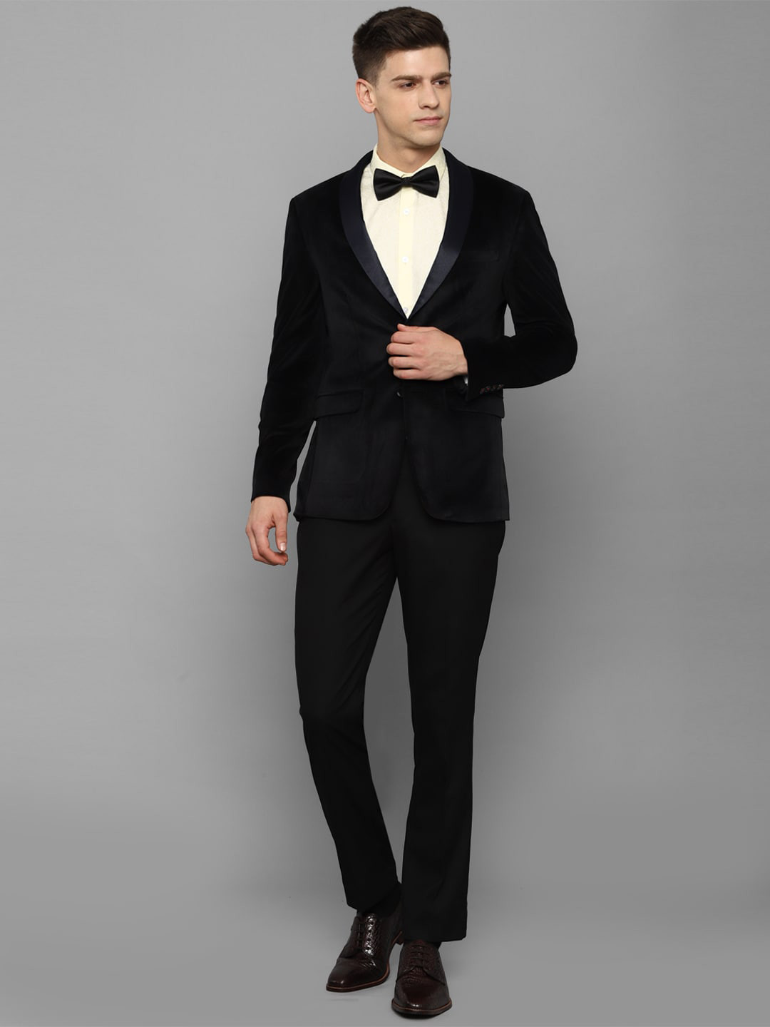 

Allen Solly Men Black Solid Single Breasted Slim Fit Two Piece Formal Suit