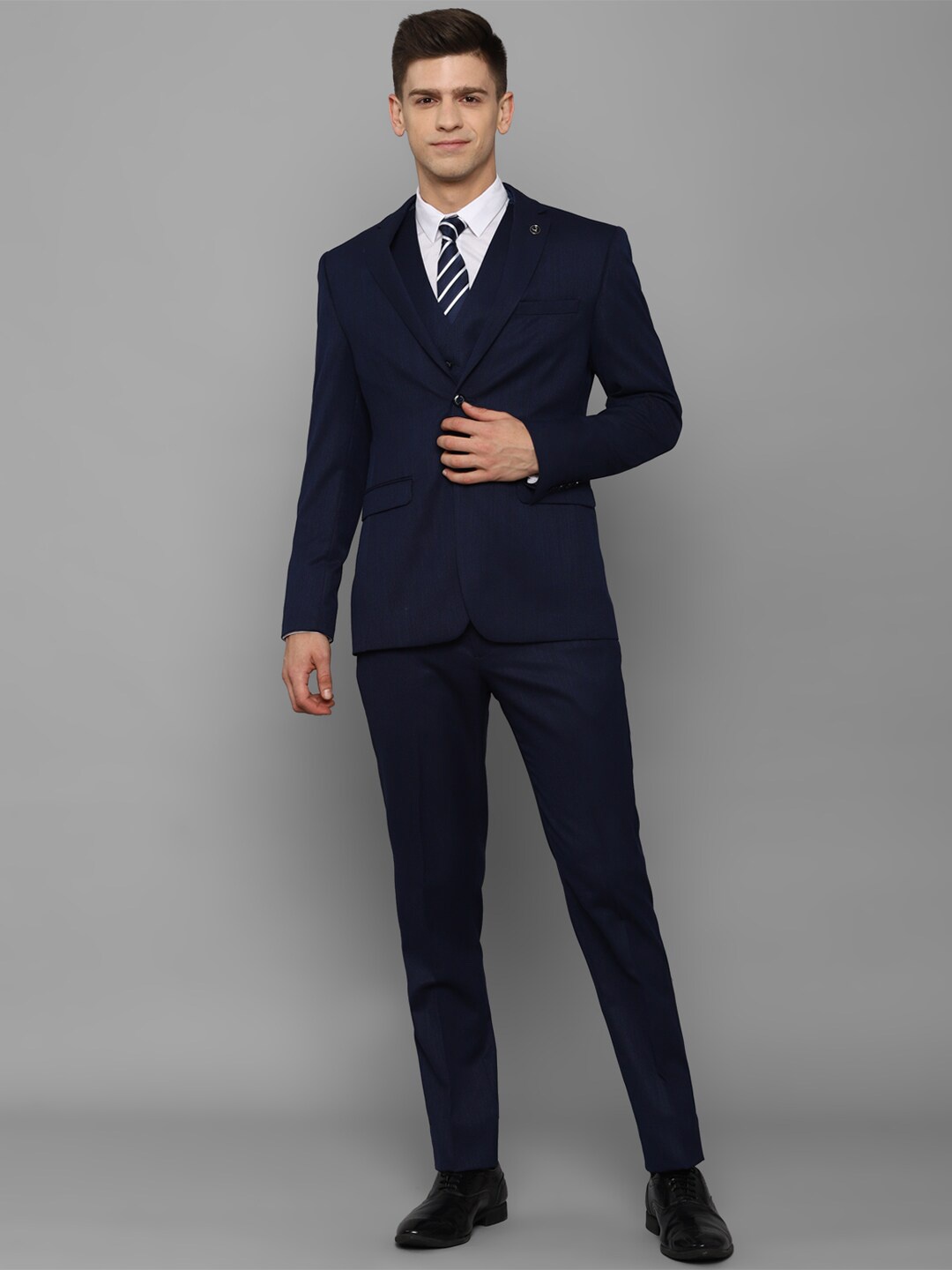 

Allen Solly Men Navy Blue Solid Single Breasted Slim Fit 3-Piece Formal Suit