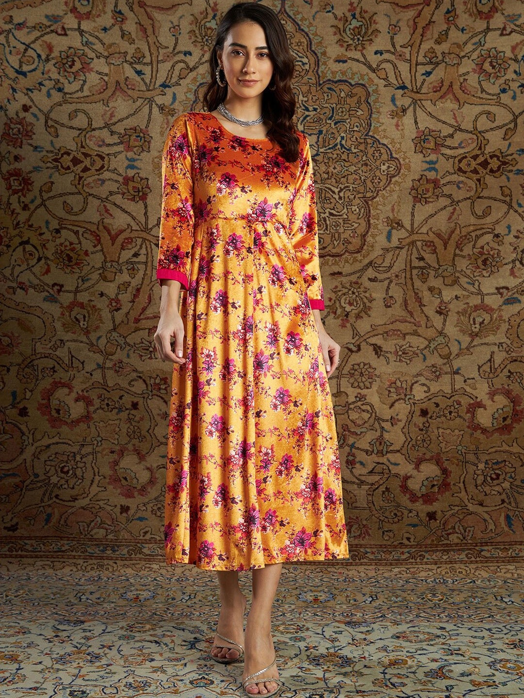 

Shae by SASSAFRAS Women Orange & Purple Printed Midi Floral Dresses