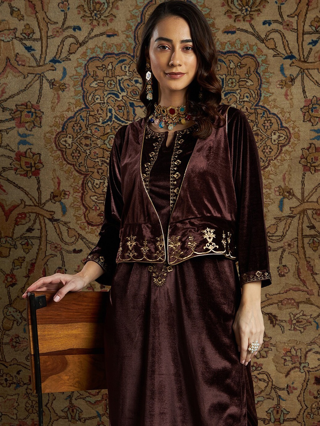 

Shae by SASSAFRAS Women Brown Zari Embroidered Waistcoat