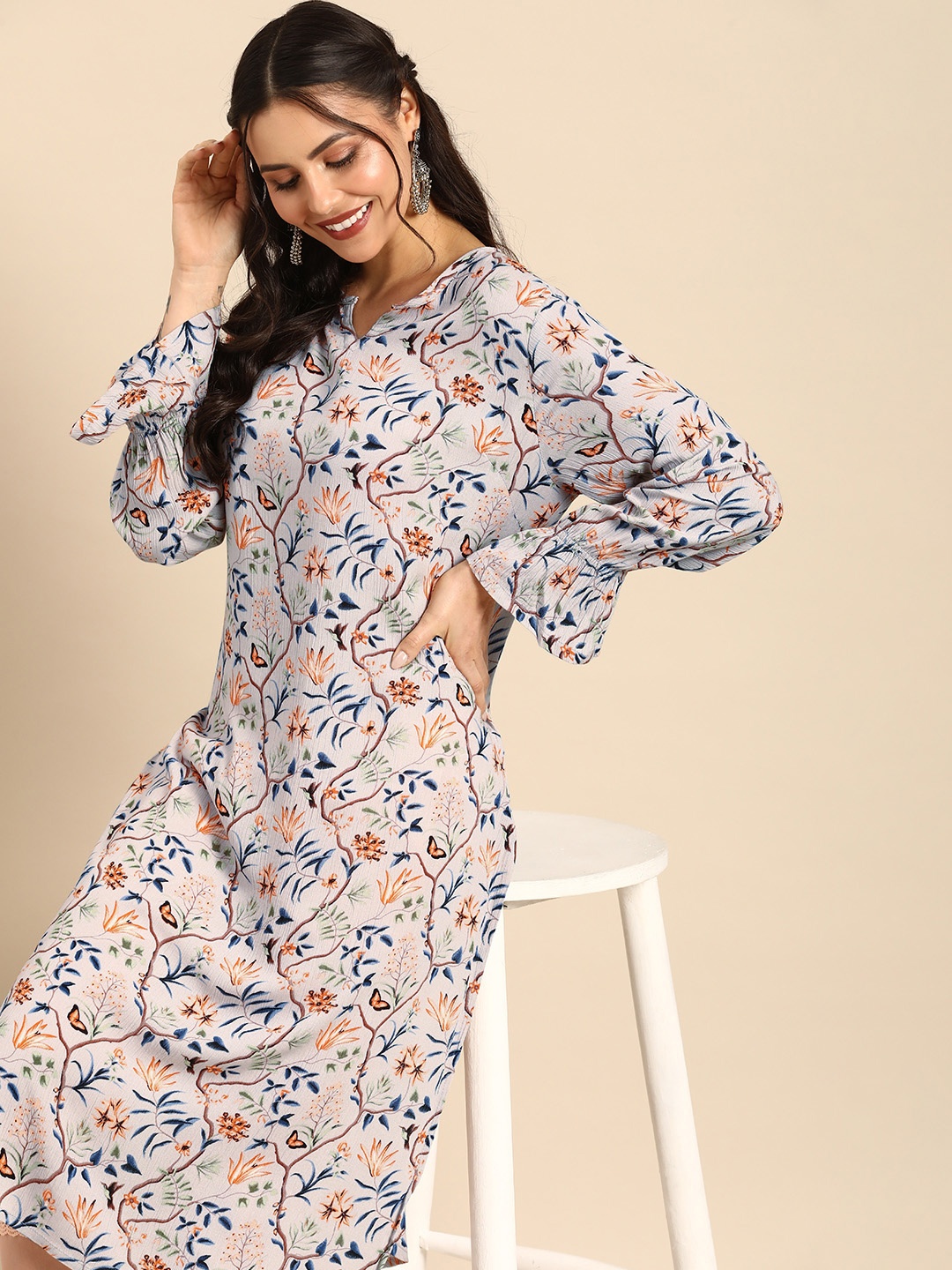 

Sangria Women Floral Printed Crepe Kurta, Grey