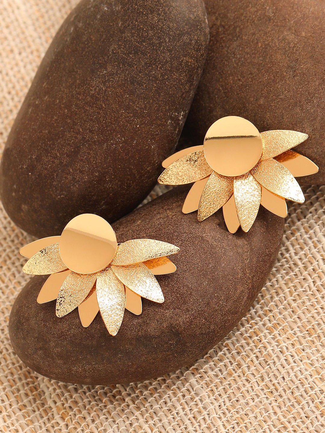 

SOHI Gold Plated Floral Studs Earrings