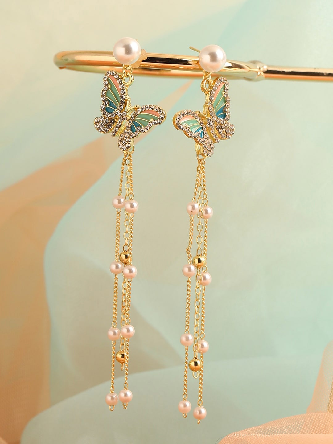 

SOHI Gold-Toned Contemporary Drop Earrings