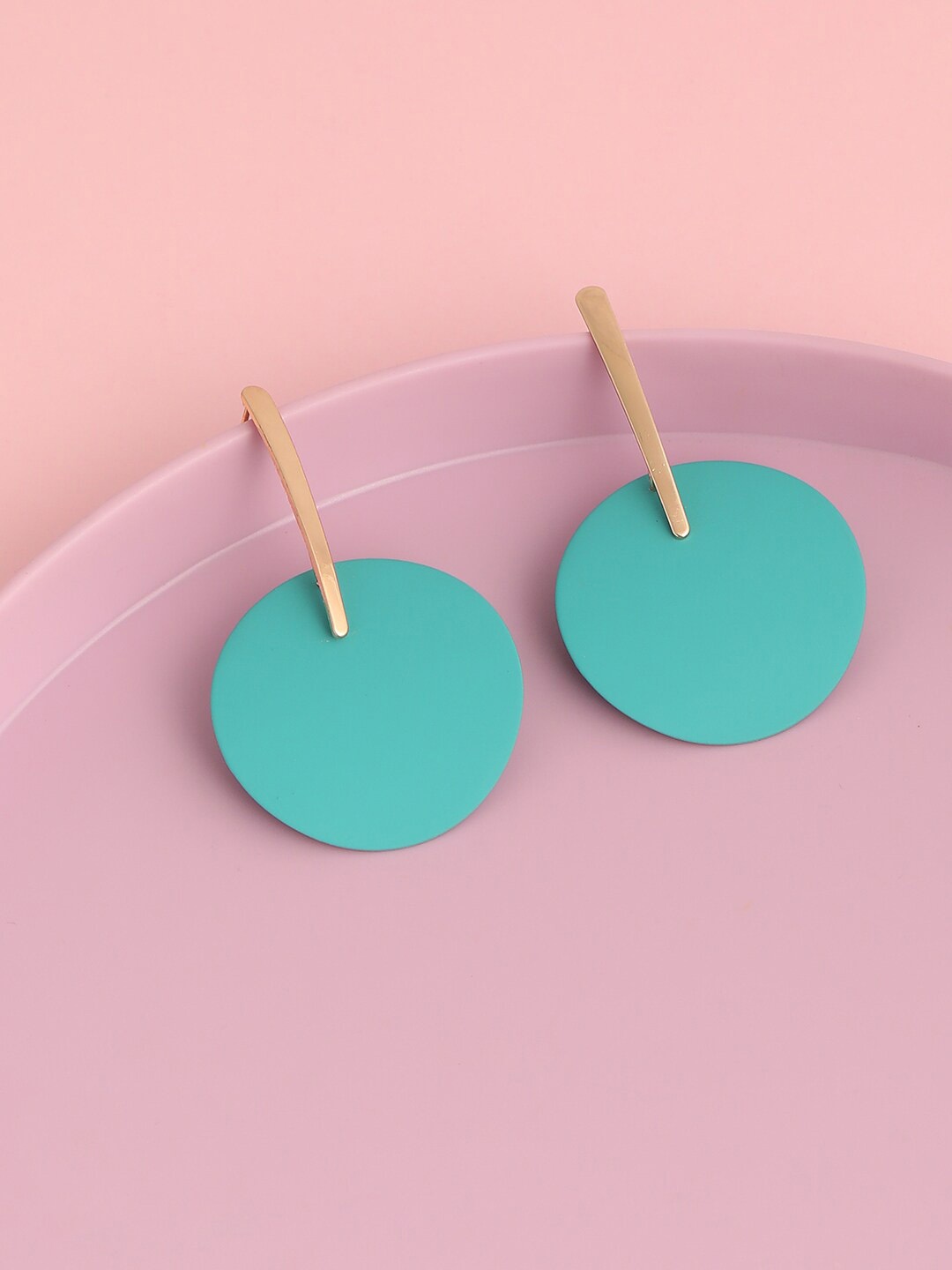 

SOHI Green Circular Drop Earrings