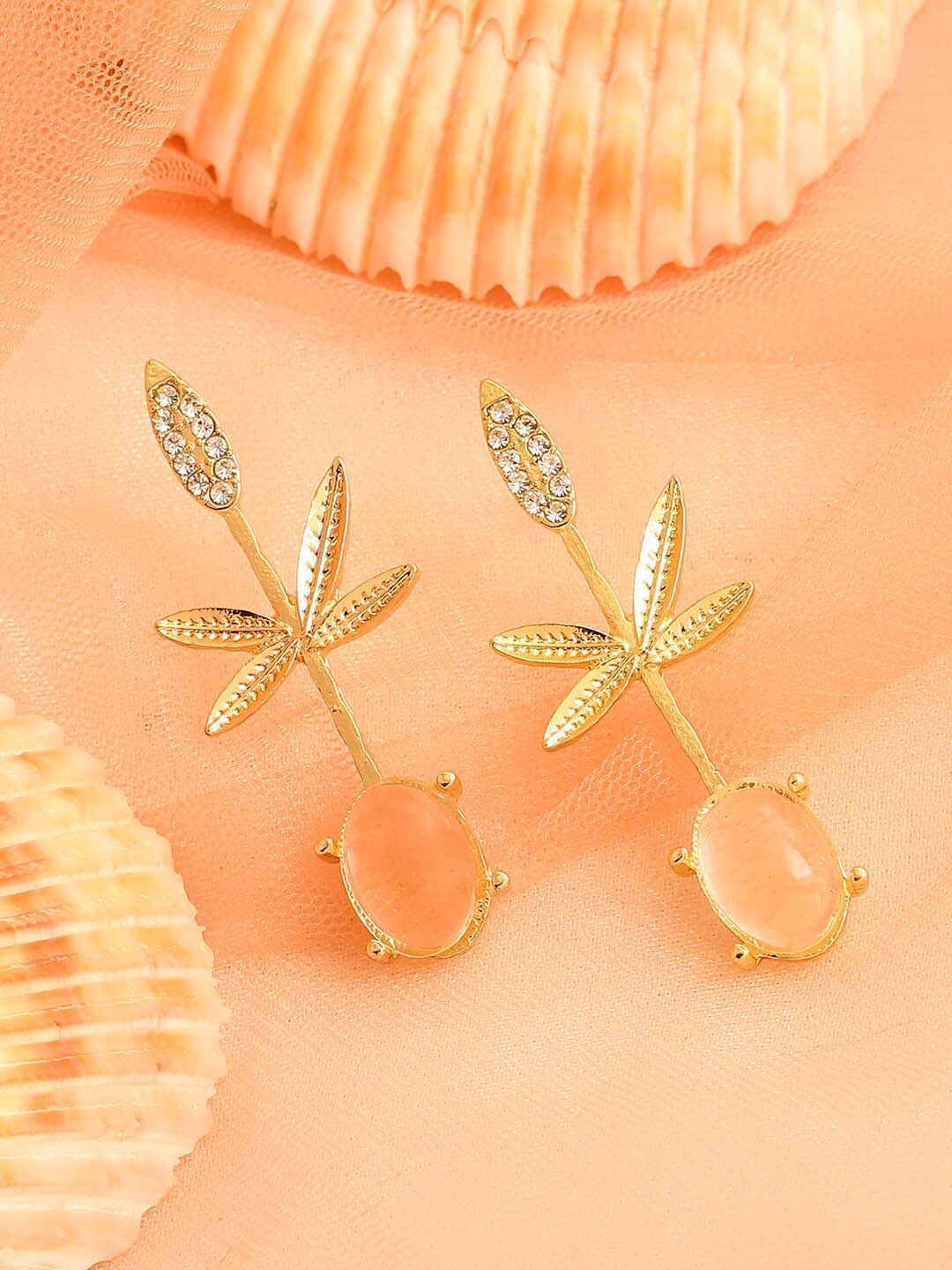 

SOHI Gold-Toned Floral Drop Earrings
