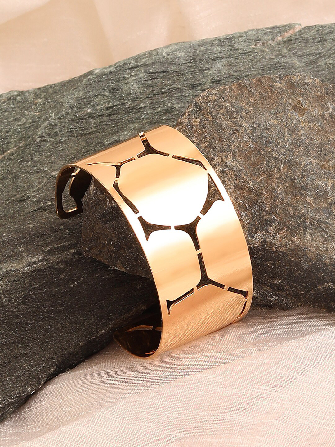 

SOHI Women Gold-Toned Gold-Plated Cuff Bracelet