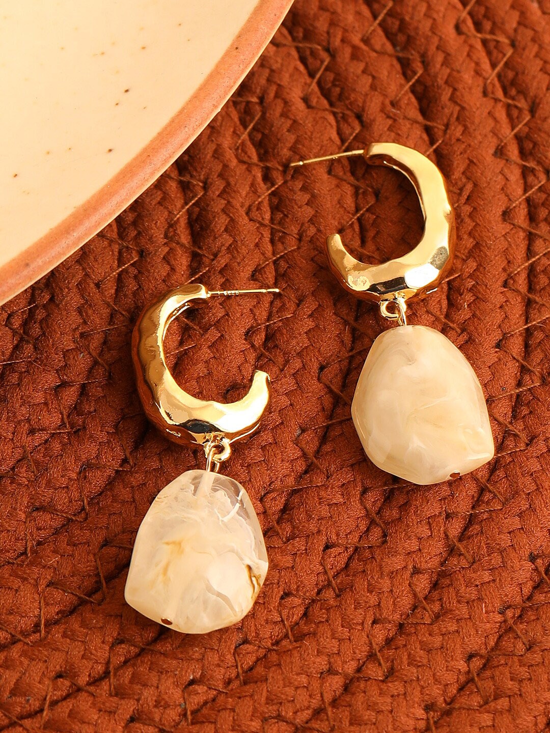 

SOHI Beige Contemporary Drop Earrings