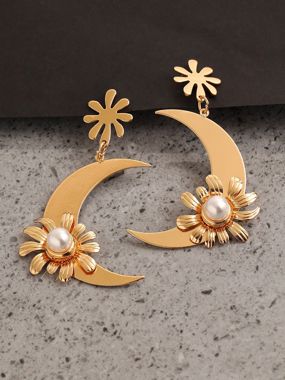 

SOHI Gold-Toned Contemporary Drop Earrings