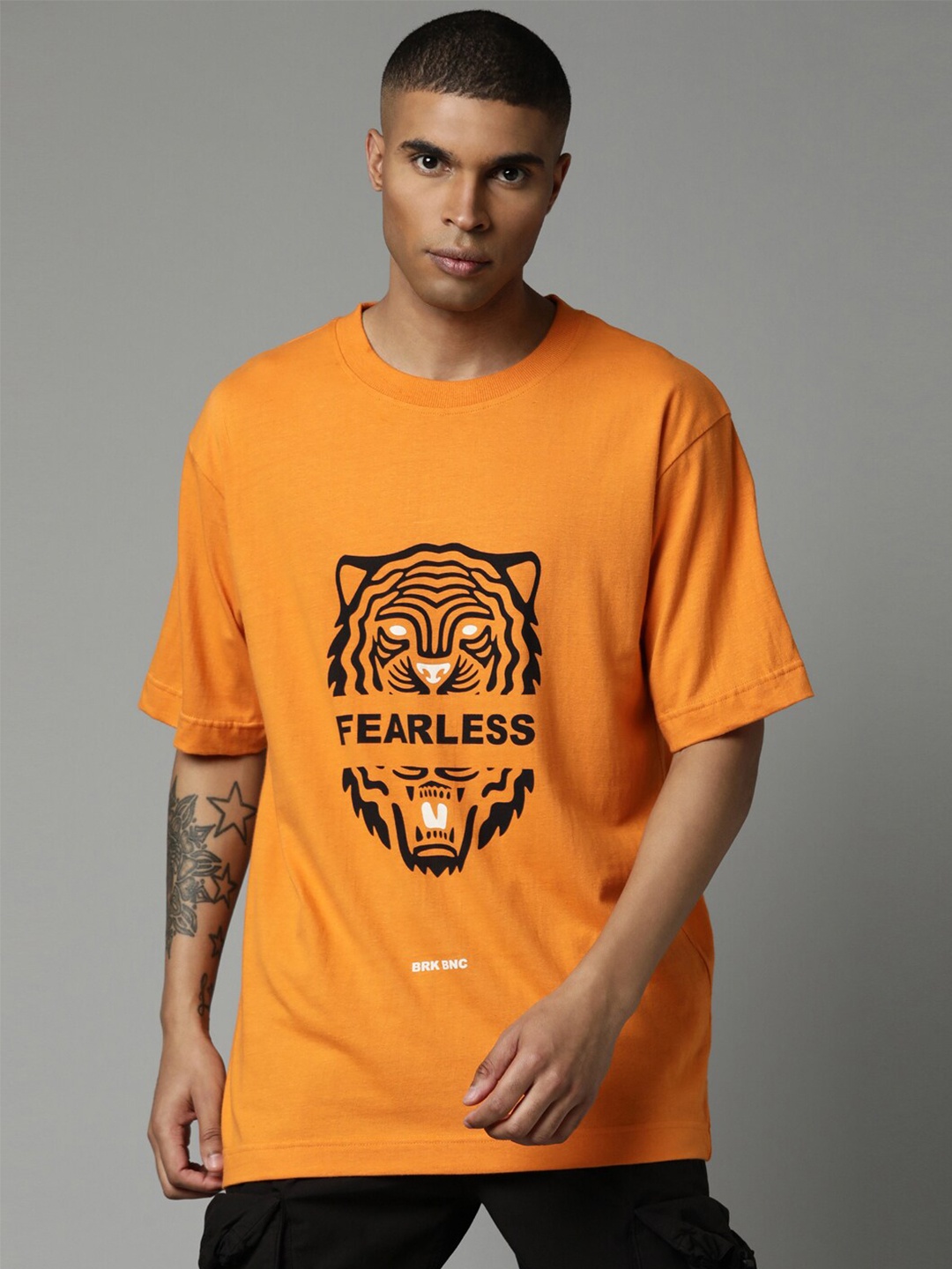 

Breakbounce Men Orange Typography Printed Drop-Shoulder Sleeves Pure Cotton T-shirt