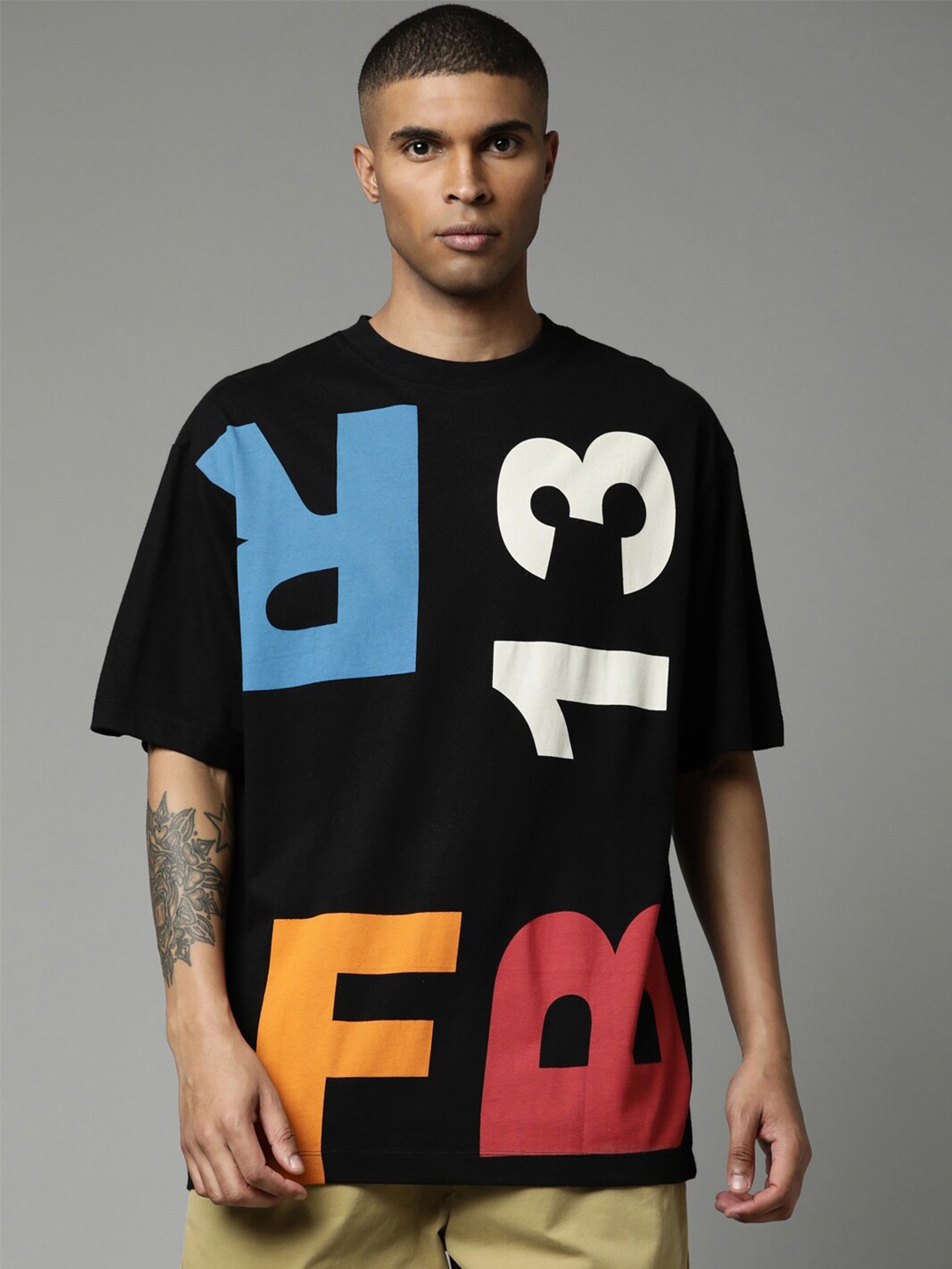 

Breakbounce Men Black Typography Printed Pure Cotton T-shirt