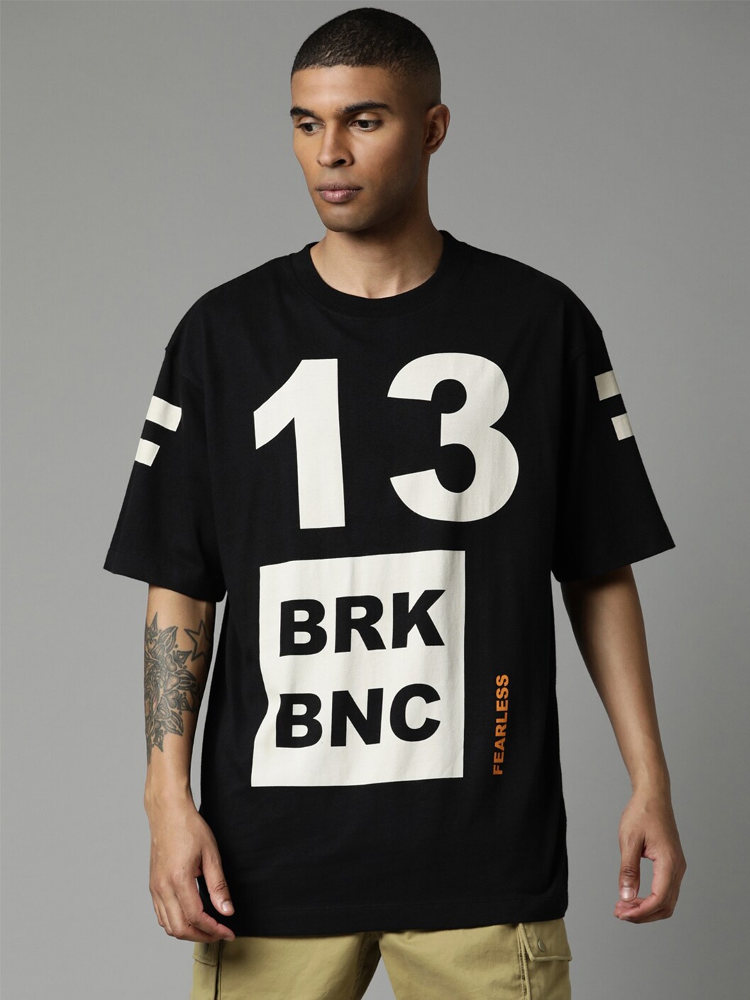 

Breakbounce Men Black Typography Printed Pure Cotton T-shirt