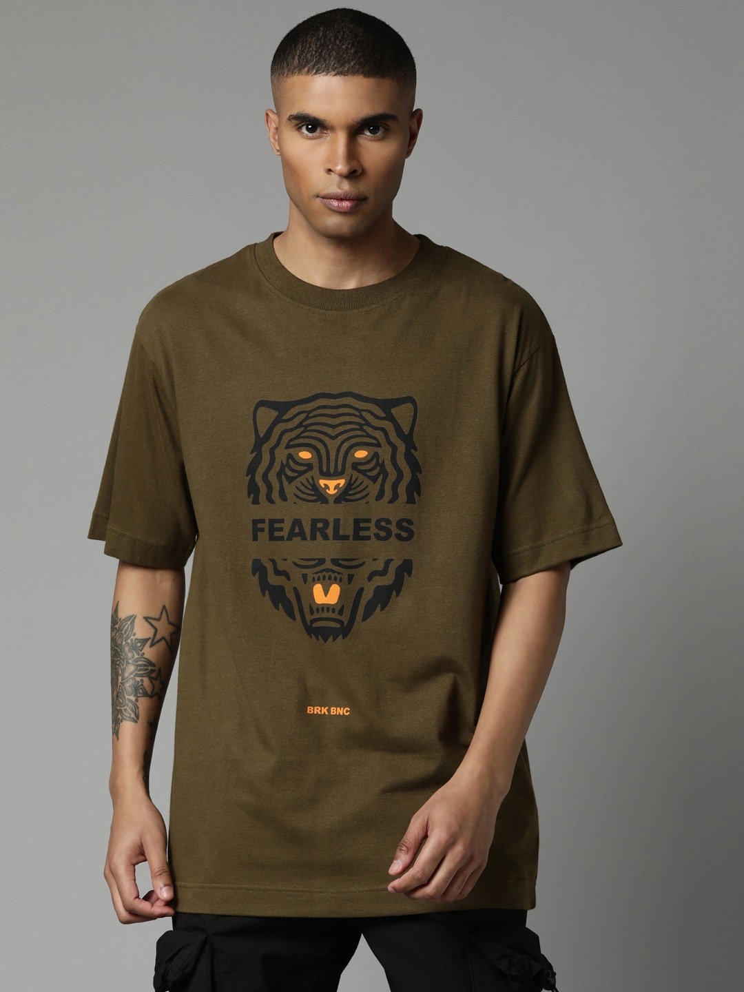 

Breakbounce Men Olive Green Typography Printed Pure Cotton T-shirt