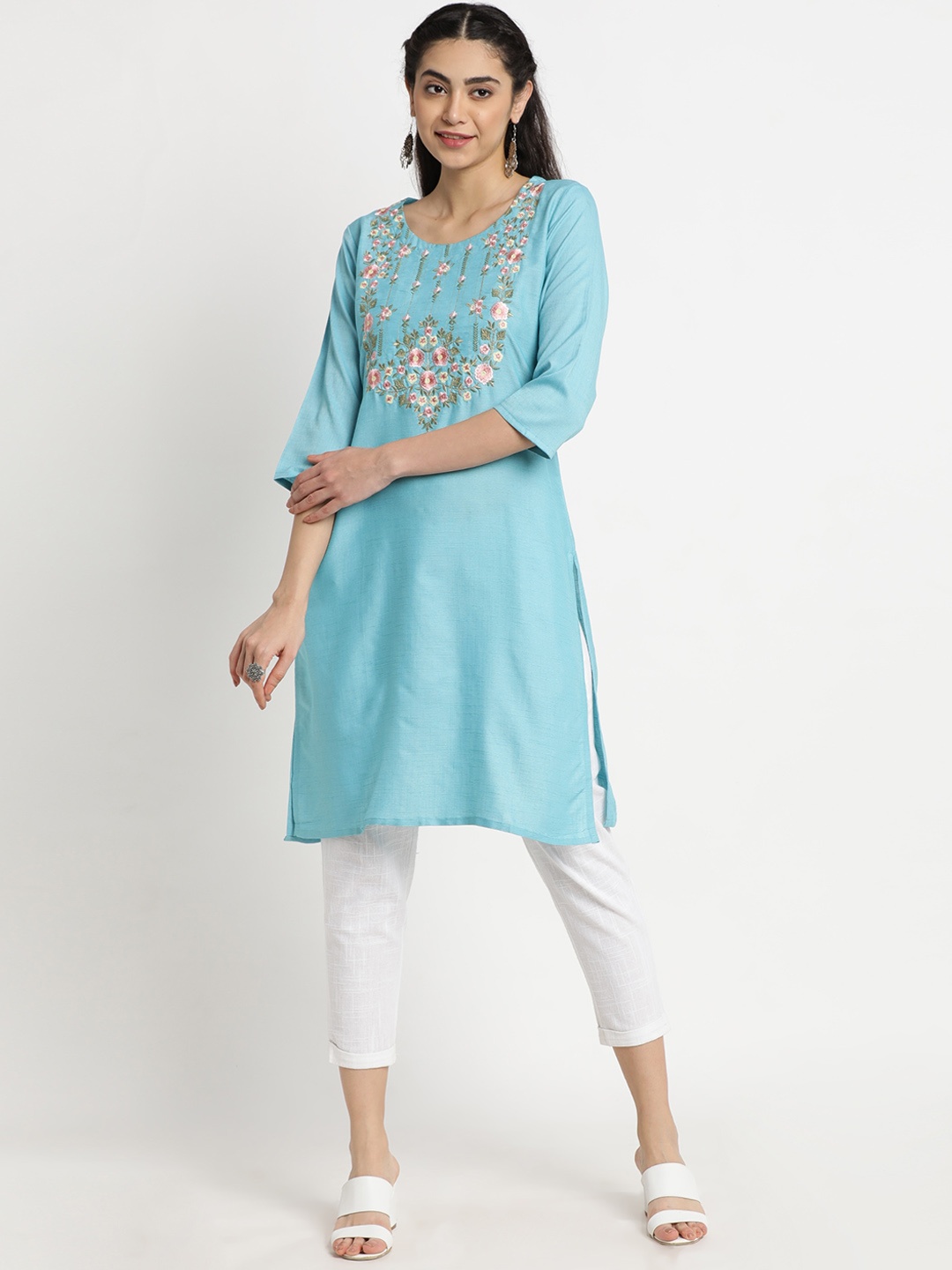 

FLAVIDO Women Blue Floral Embroidered Thread Work Kurta