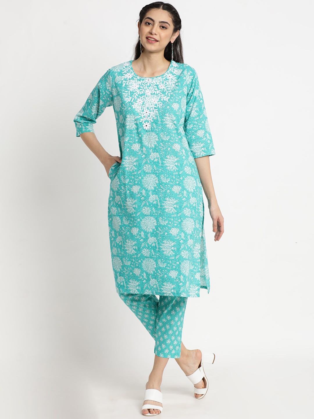 

FLAVIDO Women Green Floral Printed Thread Work Pure Cotton Kurta with Trouser