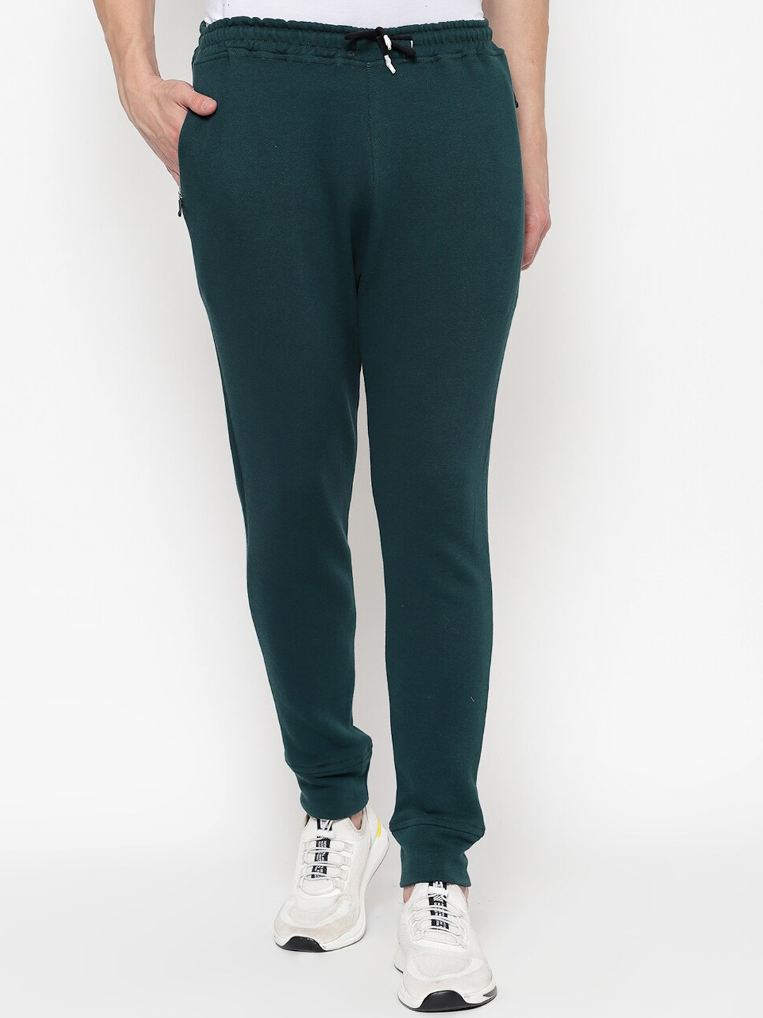 

Pause Sport Men Green Solid Slim-Fit Cotton Joggers