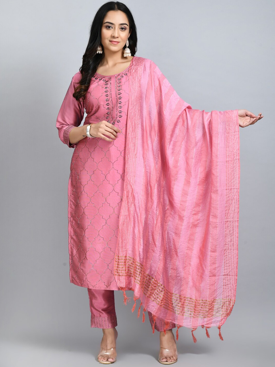 

DesiNoor com Ethnic Motifs Embroidered Beads and Stones Kurta with Trousers & With Dupatta, Pink