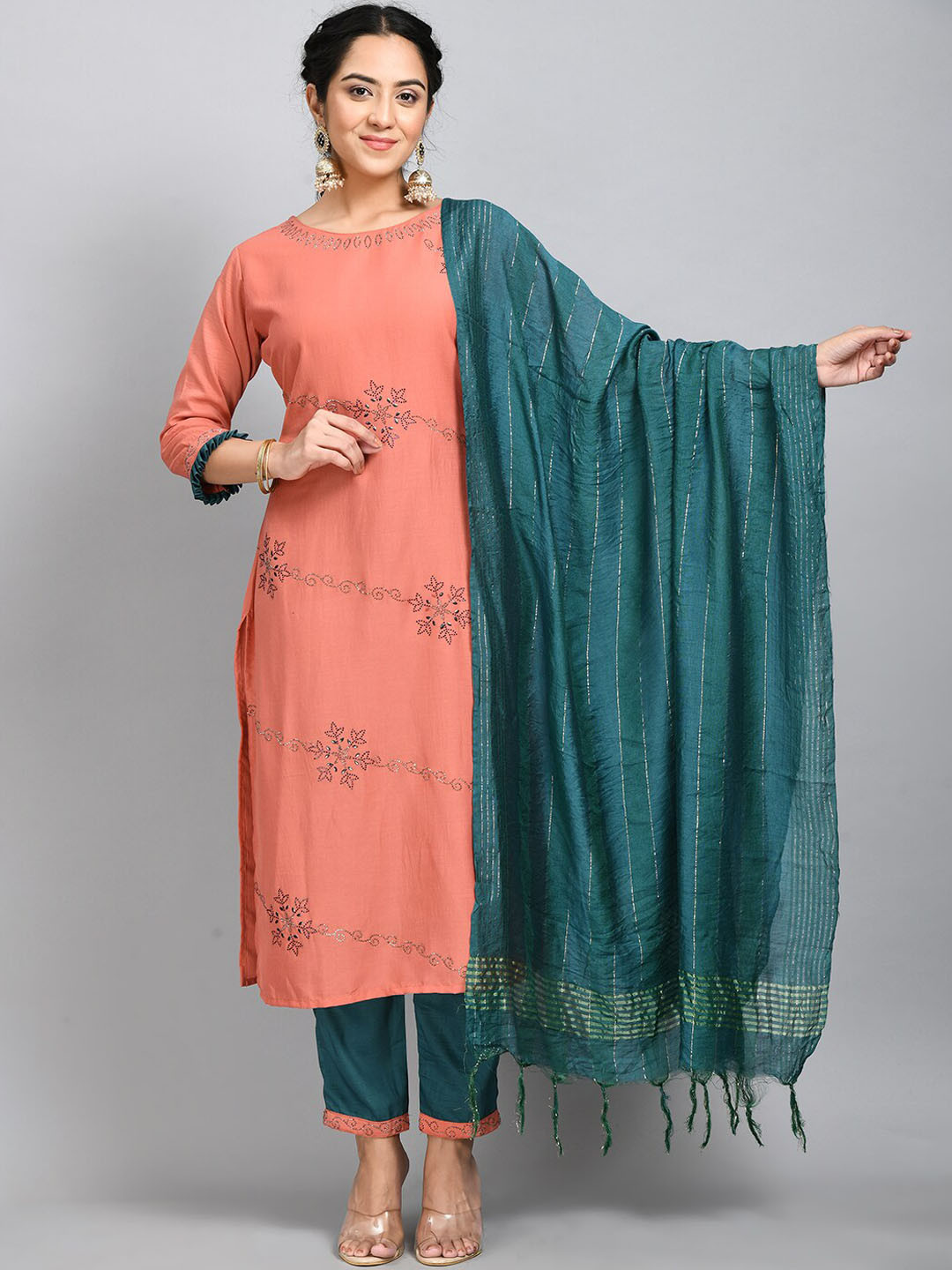 

DesiNoor.com Floral Embroidered Beads and Stones Kurta with Trousers & With Dupatta, Pink