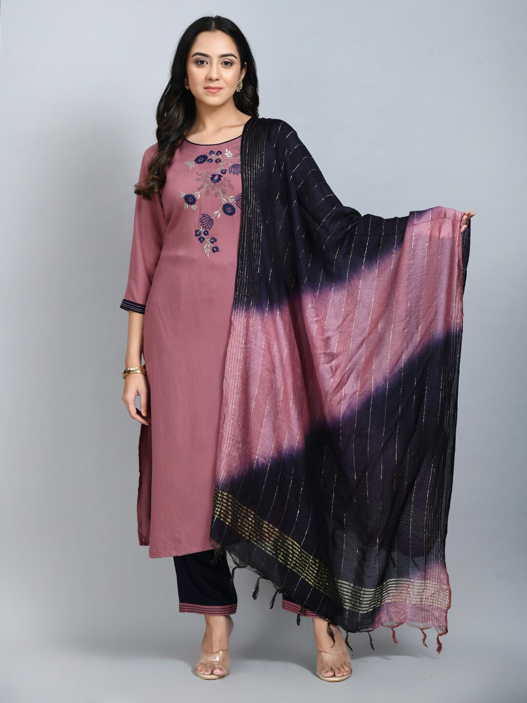 

DesiNoor com Women Pink Floral Embroidered Beads and Stones Kurta with Trousers & With Dupatta