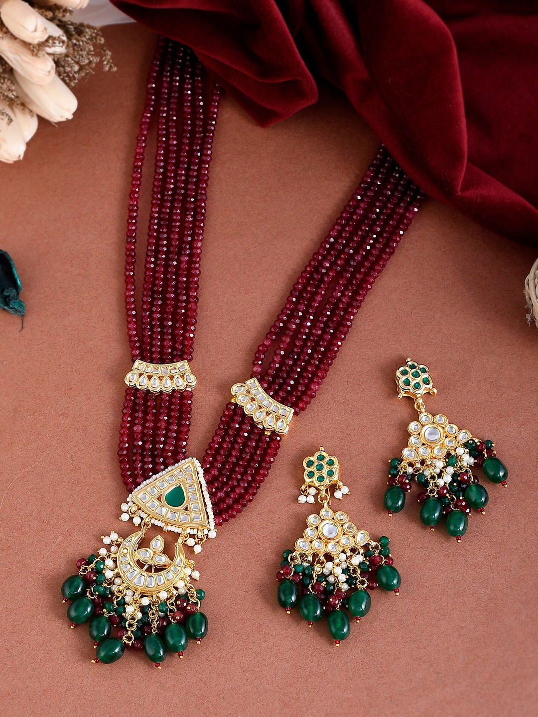 

DASTOOR Gold-Plated & Red Kundan Stone-Studded & Beaded Jewellery Set