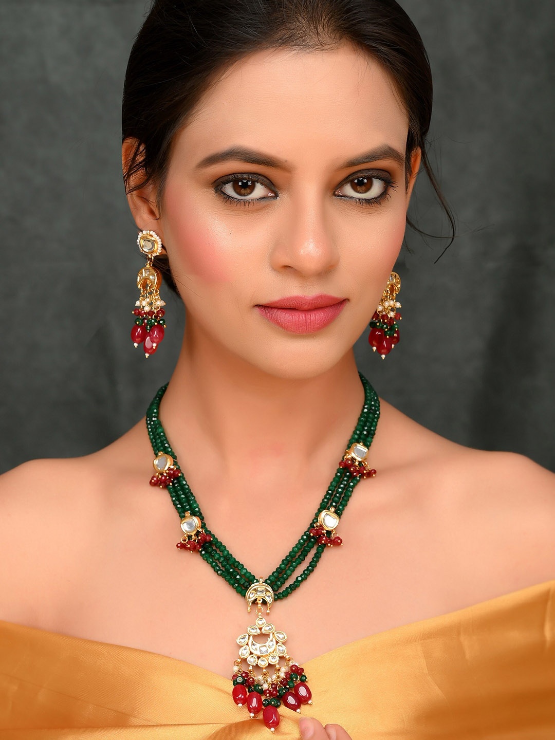 

DASTOOR Gold-Plated Red & Green Kundan-Studded & Beaded Jewellery Set