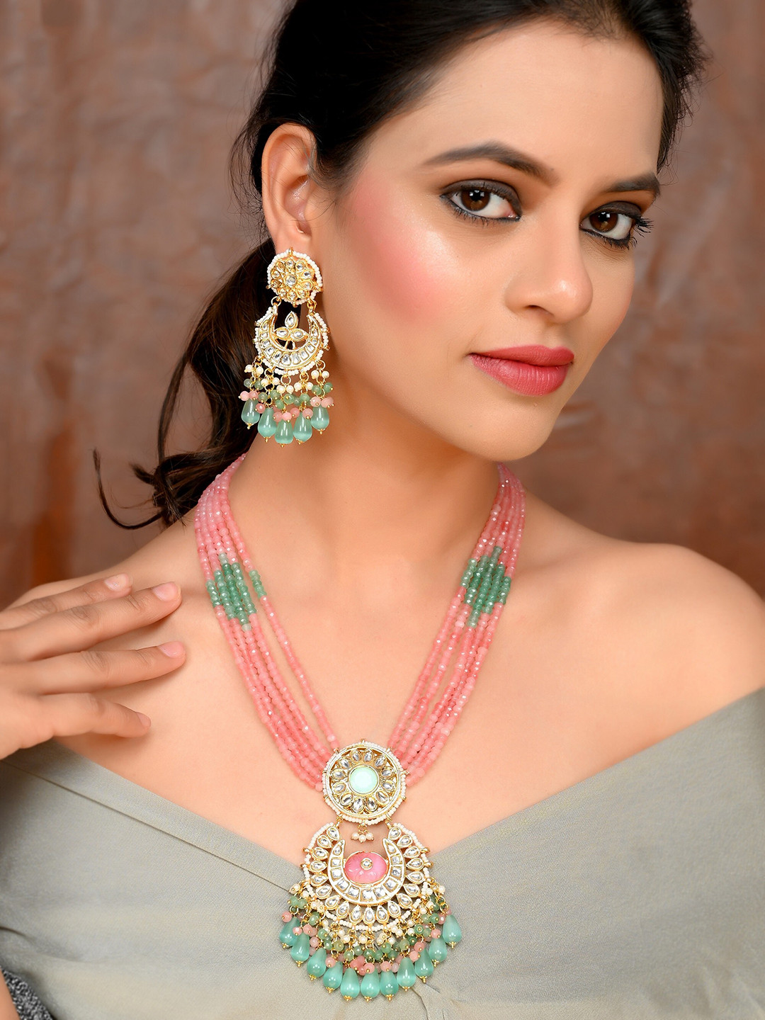 

DASTOOR Gold-Plated Green & Pink Kundan-Studded & Beaded Jewellery Set