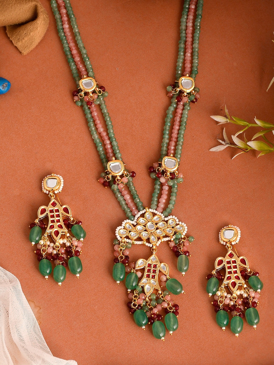 

DASTOOR Gold-Plated Green & Pink Kundan Studded & Beaded Jewellery Set