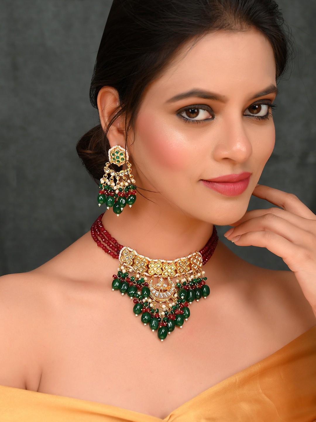 

DASTOOR Gold-Plated & White Kundan-Studded & Beaded Jewellery Set