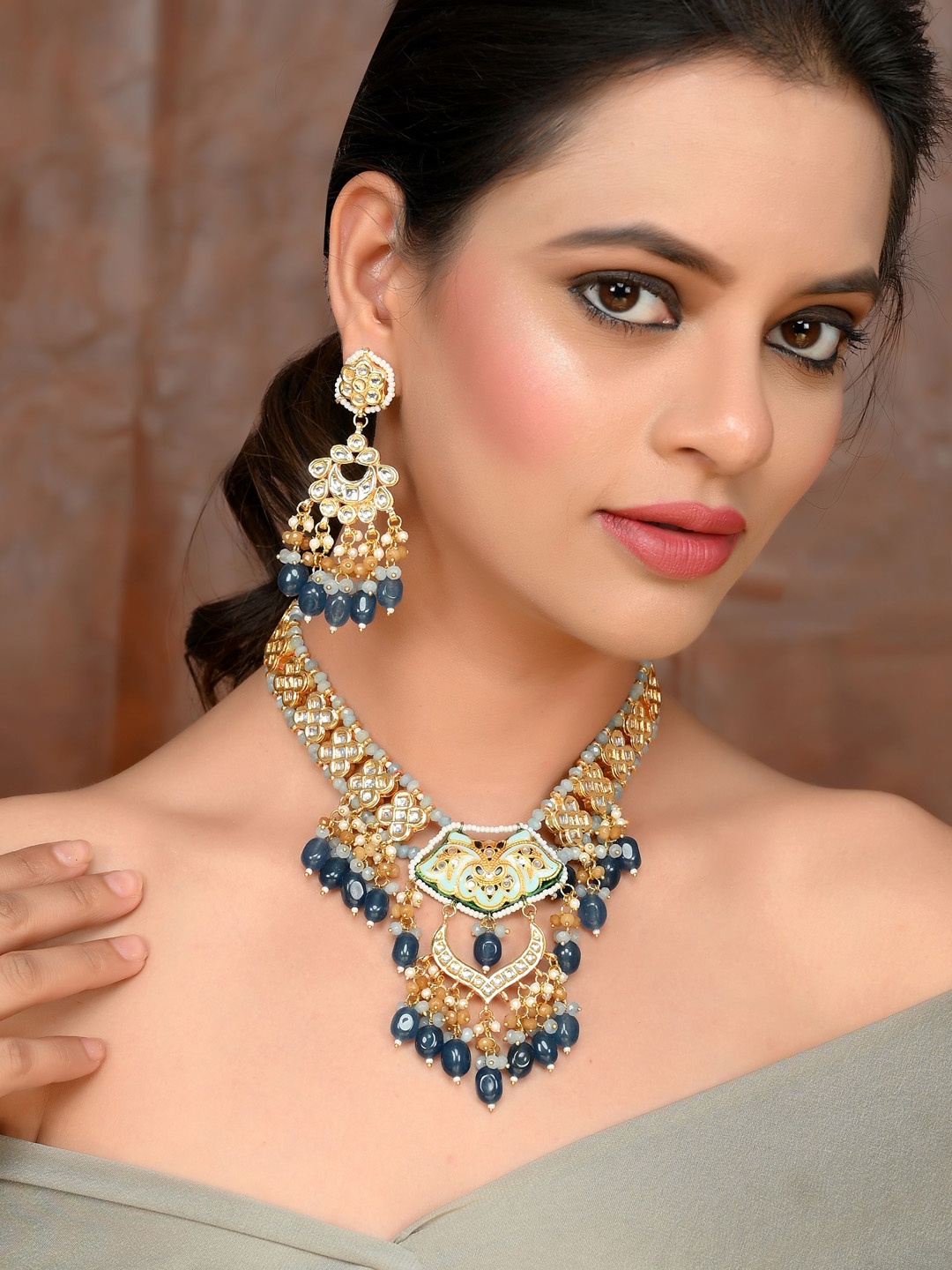 

DASTOOR Women Blue & Grey Gold-Plated Kundan Studded Jewellery Set