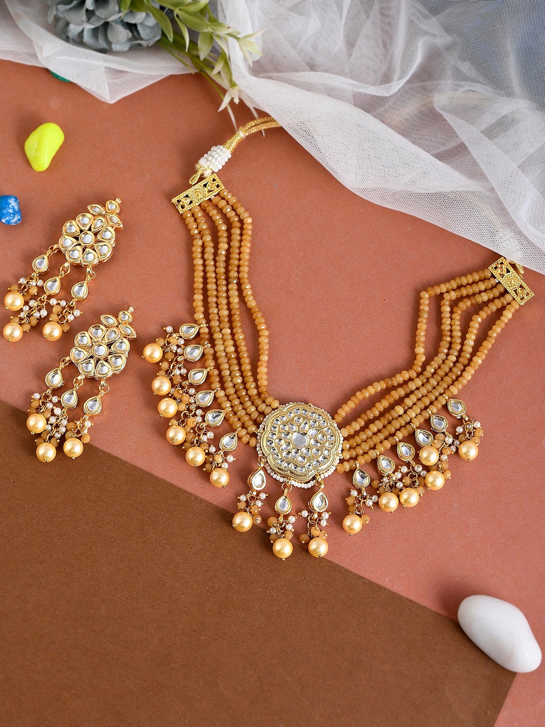 

DASTOOR Women Mustard Yellow & White Gold-Plated Kundan-Studded Jewellery Set