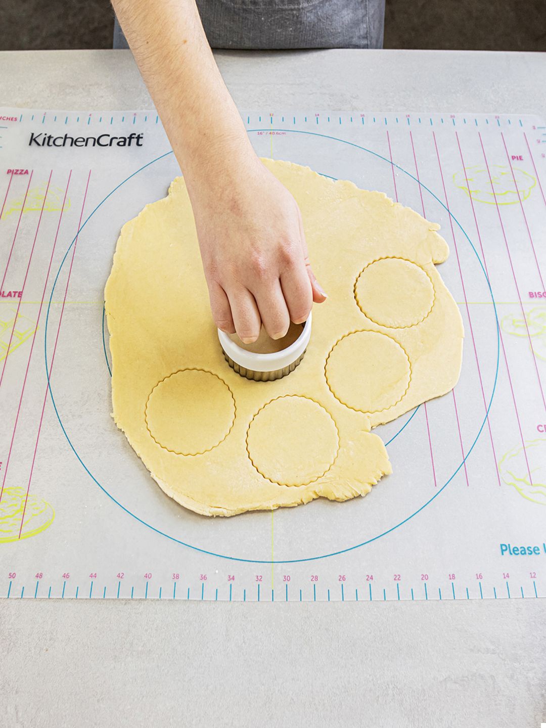 

KitchenCraft White Printed Non-Stick Pastry Mat